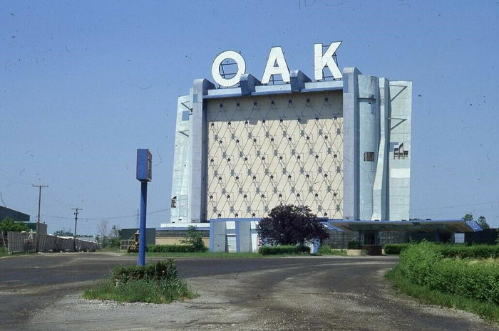 Oak Drive-In Theatre - Oak 8-1980